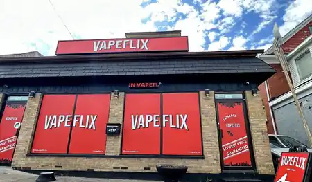 VAPEFLIX Victoria Avenue storefront in Niagara Falls